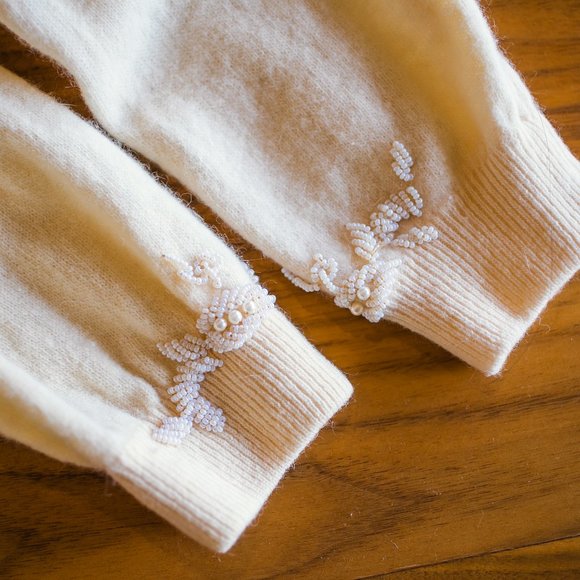 Vintage pastel yellow sweater cardigan, beaded Lamb's wool Size Small - Picture 10 of 10